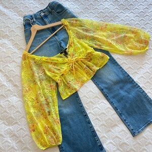 Pretty yellow top
Fabric: 95% polyester, 5% spandex
Brand: Forever 21